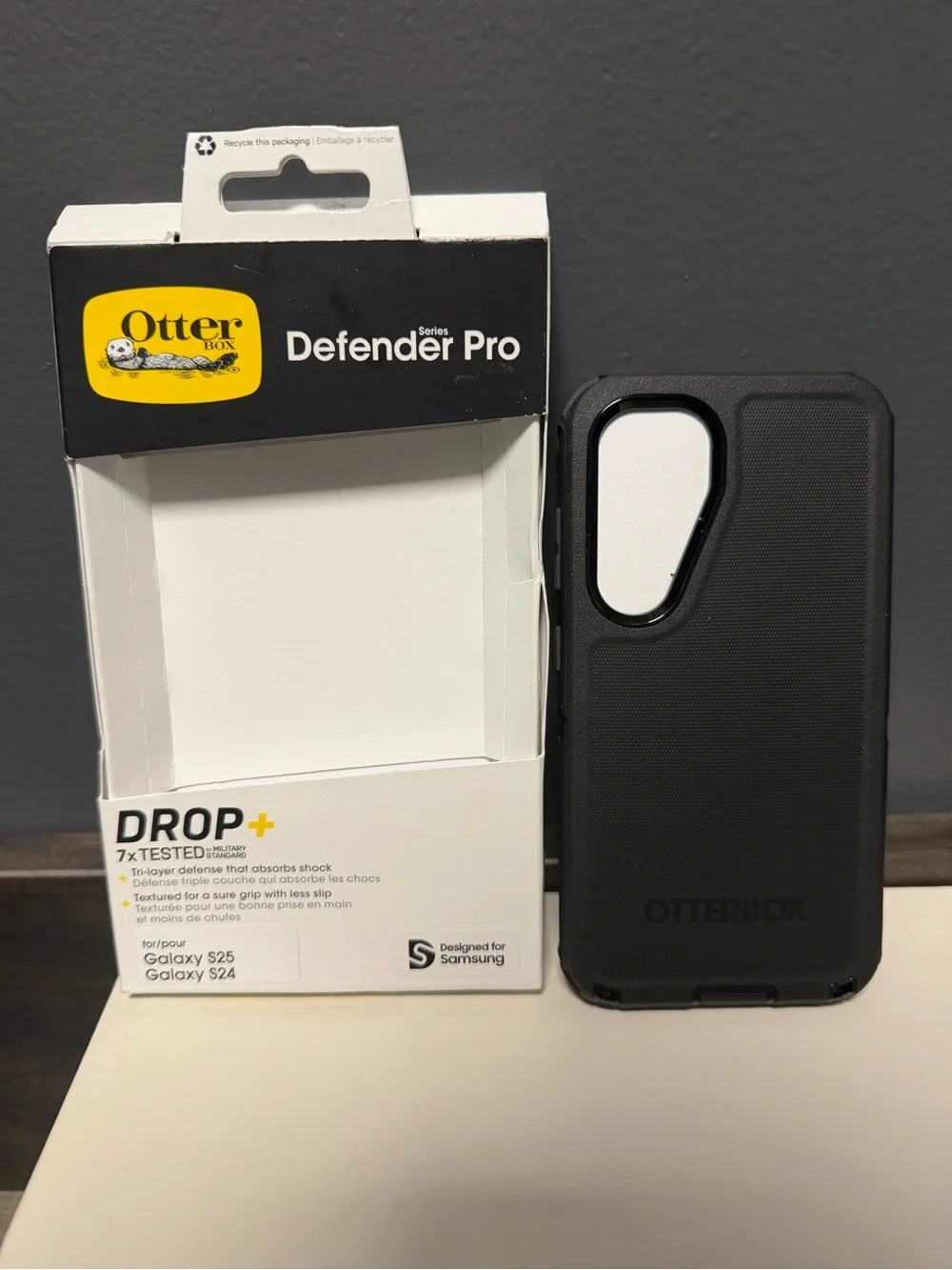 OtterBox Defender Pro for Samsung Galaxy S24 / S25 Black NWT